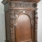 Антикварный шкаф в стиле неоренессанс 1840-х гг.