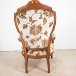 Винтажное ореховое кресло с резным навершием 1950-х гг.