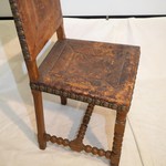 Антикварный стул с кожаной обивкой 1900-х гг.