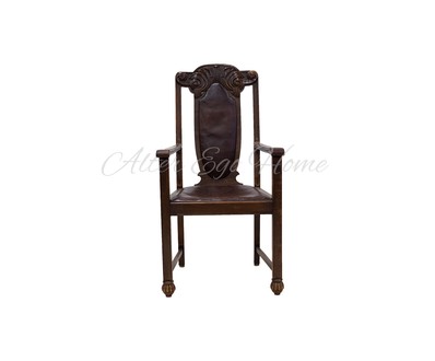 Антикварное кресло с кожаной обивкой 1900-х гг.