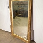антикварное зеркало с растительным орнаментом