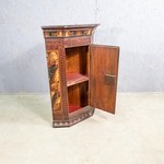 Антикварный угловой шкафчик с художественной росписью 1890-х гг.