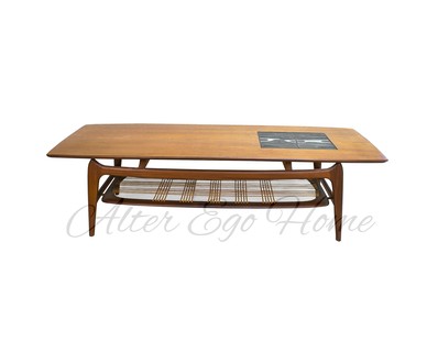 Винтажный кофейный столик в скандинавском стиле