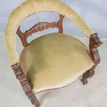 Антикварное кресло с резными маскаронами 1870-х гг.