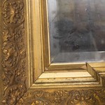 антикварное зеркало с растительным орнаментом