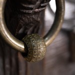 маскарон с латунным кольцом в пасти