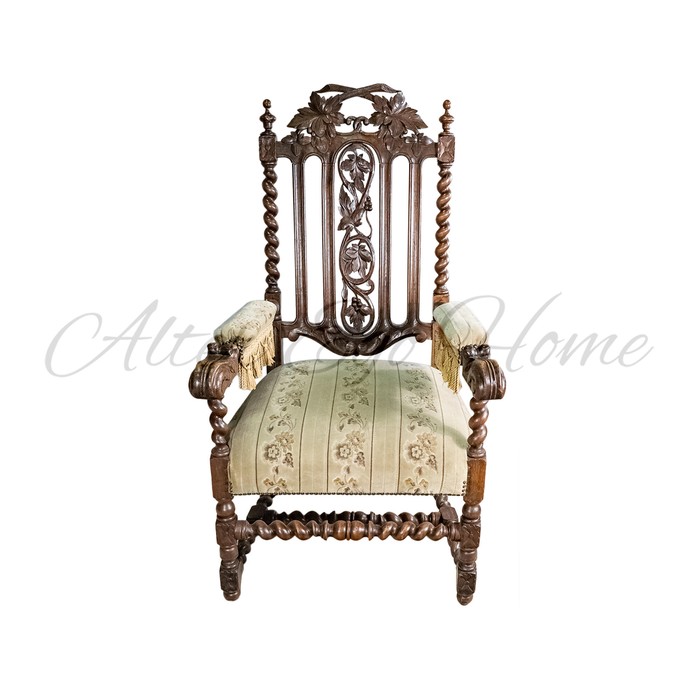 Антикварное кресло с ажурной спинкой 1860-х гг.