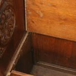 Антикварная дубовая скамья с резными локотками 1880-х гг. 