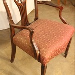 Антикварное кресло с фигурной спинкой 1900-х гг. 