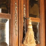 Антикварный буфет с зеркальный вставками 1860-х гг. 