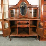 Антикварный буфет с застекленными объемами 1910-х гг. 