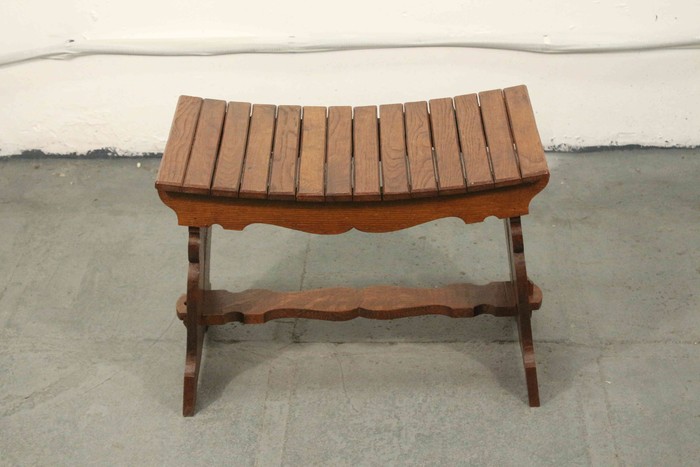 Антикварный табурет с фигурным сидением 1920-х гг. 