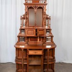 Антикварный сервант светлого дуба с ярусным навершием 1870-х гг. 