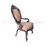 Антикварный стул на колесиках с резными деталями 
