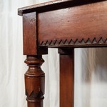 Антикварный стол-консоль с фигурным задним поликом 1900-х гг. 