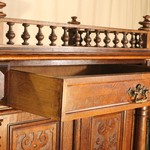 Антикварный дубовый шкаф с балюстрадой 1860-х гг. 