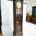 Антикварные напольные часы с резным орнаментом 1890-х гг.