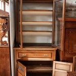 Антикварный книжный шкаф с разомкнутым фронтоном 1880-х гг. 