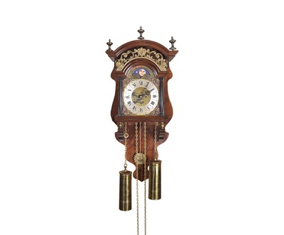 Антикварные настенные часы из ореха 1970 года