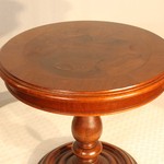 Антикварный стол с круглой столешницей 1950-х гг. 