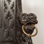 Антикварная скамья в стиле неоренессанс с резными композициями 1870-х гг. 