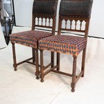 Антикварные стулья с кожаной тисненой спинкой 1860-х гг.