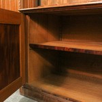 Антикварный книжный шкаф с арочным декором 1860-х гг. 