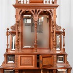 Антикварный сервант светлого дуба с ярусным навершием 1870-х гг. 