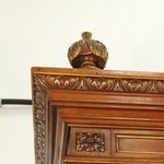 Антикварный одночастный буфет с резным навершием 1870-х гг. 