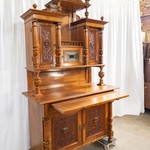 Антикварный буфет с резными филенками 1860-х гг. 