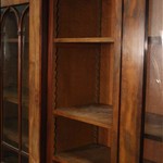 Антикварный книжный шкаф с арочным декором 1860-х гг. 