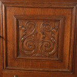 Антикварный поставец с витыми ножками 1890-х гг. 