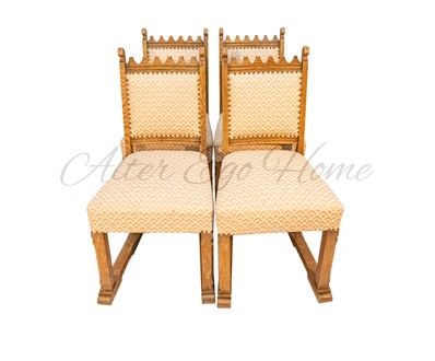 Комплект старинных стульев с резным навершием