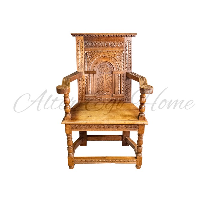 Антикварное кресло с орнаментальной резьбой 1860-х гг.