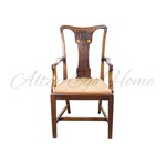 Антикварное кресло с фигурной спинкой 1890-х гг.