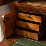 Антикварный книжный шкаф с разомкнутым фронтоном 1880-х гг. 