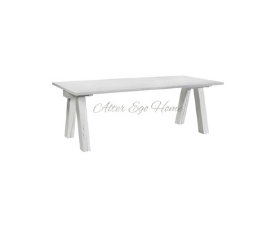 Большой обеденный стол белого цвета