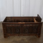 Антикварный сундук с резными филенками 1730-х гг. 