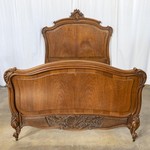 Антикварная кровать с фигурным навершием 1850-х гг. 