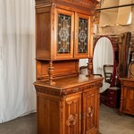 Антикварный буфет в мехеленском стиле с витражными створками 1860-х гг. 
