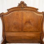 Антикварная кровать с фигурным навершием 1850-х гг. 