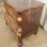 Антикварный комод в стиле Чиппендейл с фигурными накладками 1860-х гг. 