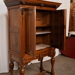 Антикварный поставец в стиле неоренессанс 1840-х гг. 