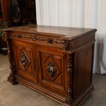Антикварный сервант в стиле неоренессанс 1860-х гг. 