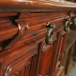 Антикварный сервант с зеркальным полотном и мраморной столешницей 1870-х гг. 