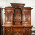 Антикварный немецкий буфет с раскрепованным фасадом и арочной нишей 1870-х гг. 