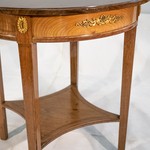 Антикварный кофейный столик с полкой-проножкой