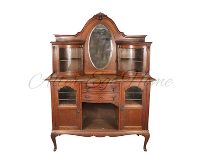 Антикварный буфет с застекленными объемами 1910-х гг. 