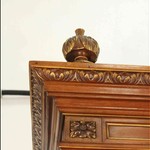 Антикварный одночастный буфет с резным навершием 1870-х гг. 