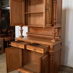 Антикварный буфет с декоративными медальонами 1860-х гг. 
